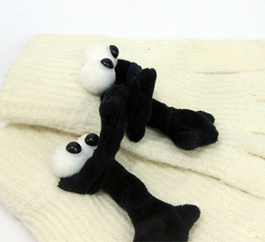 Holding Hands Magnetic Suction Gloves1