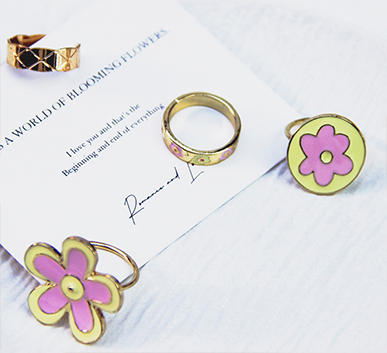 Minimalist Daisy Jewelry Set - Gold Tone Adjustable Rings