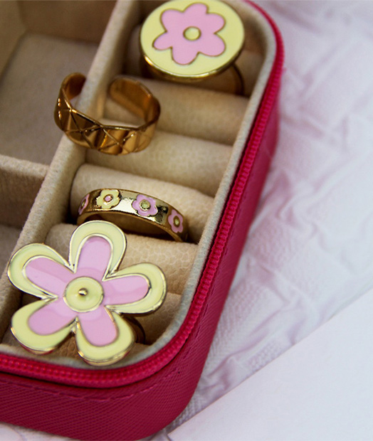 Minimalist-Daisy-Jewelry-Set---Gold-Tone-Adjustable-Rings02