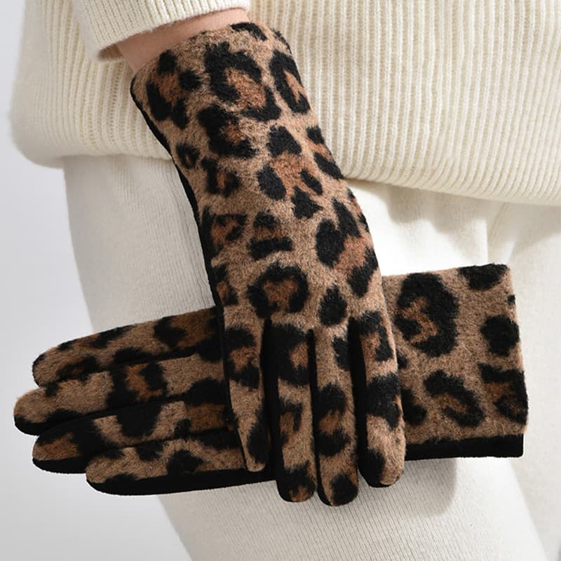 Leopard-pattern suede touchscreen gloves