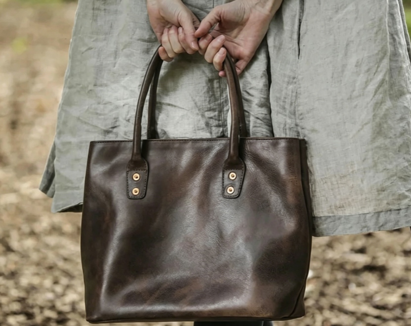 5 Things You Need to Know Before Sourcing Wholesale Leather Bags