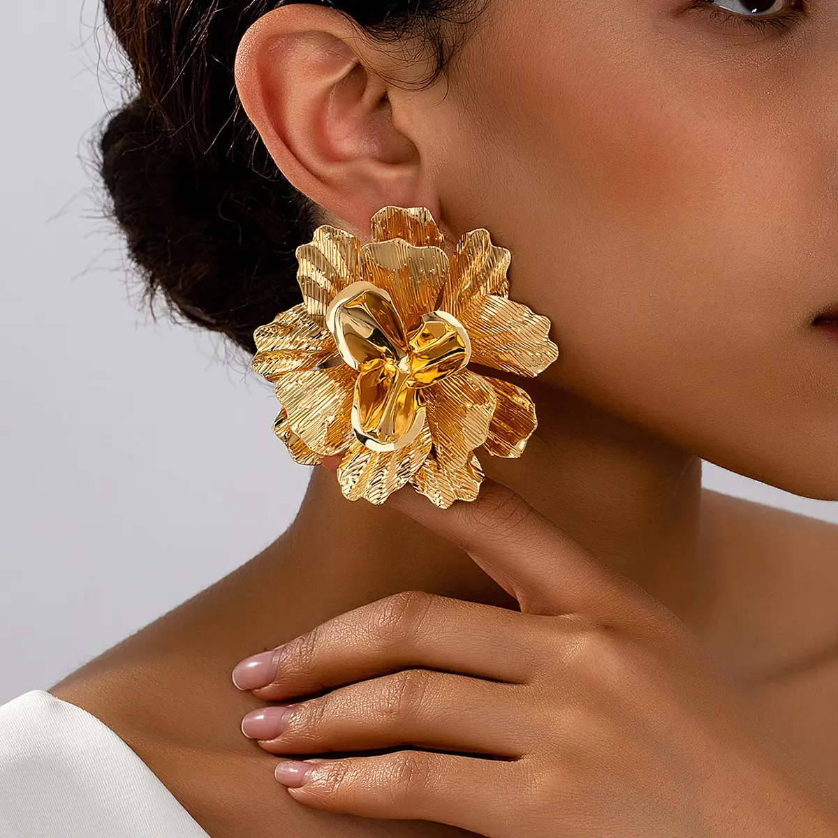 Oversized 3D Layered Metal Flower Stud Earrings, Electroplated Alloy Stainless Steel Pin Trendy Personality Street Shooting Fashion Commute Floral Ear Jewelry for Women
