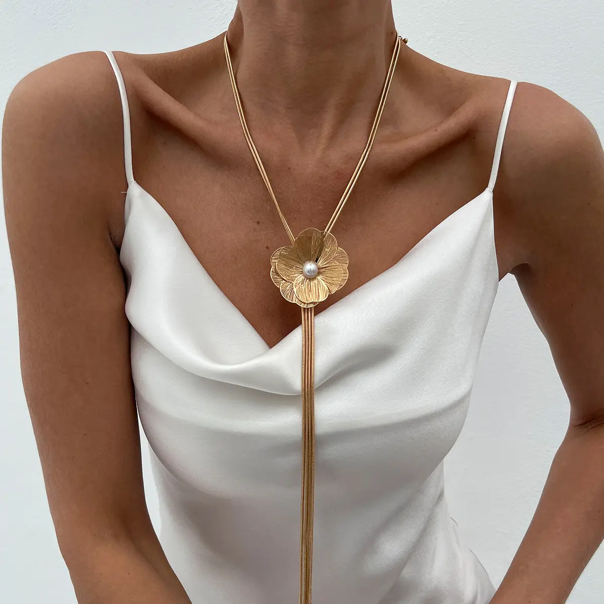 Elegant Floral Faux Pearl Slide Lariat Necklace, Electroplated Metal Snake Chain High-End Tassel Long Collarbone Jewelry for Women Fashion Commute