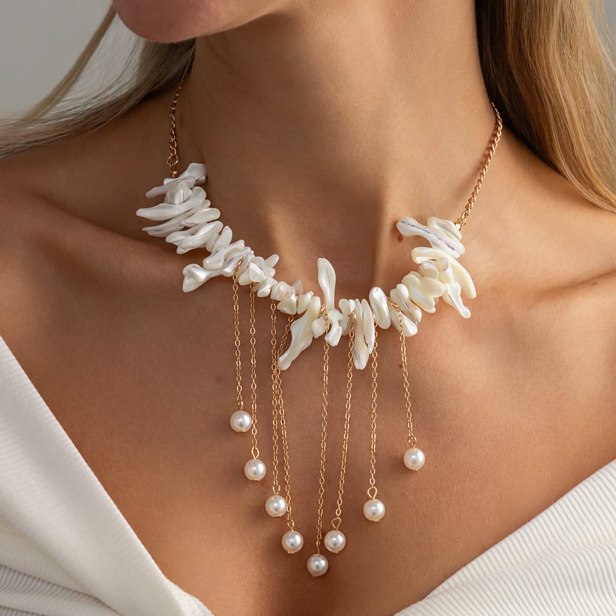 Boho Vacation Natural Shell Chip Beaded Choker Necklace, Irregular Geometric Shell Faux Pearl Tassel Fringe Collarbone Jewelry for Women
