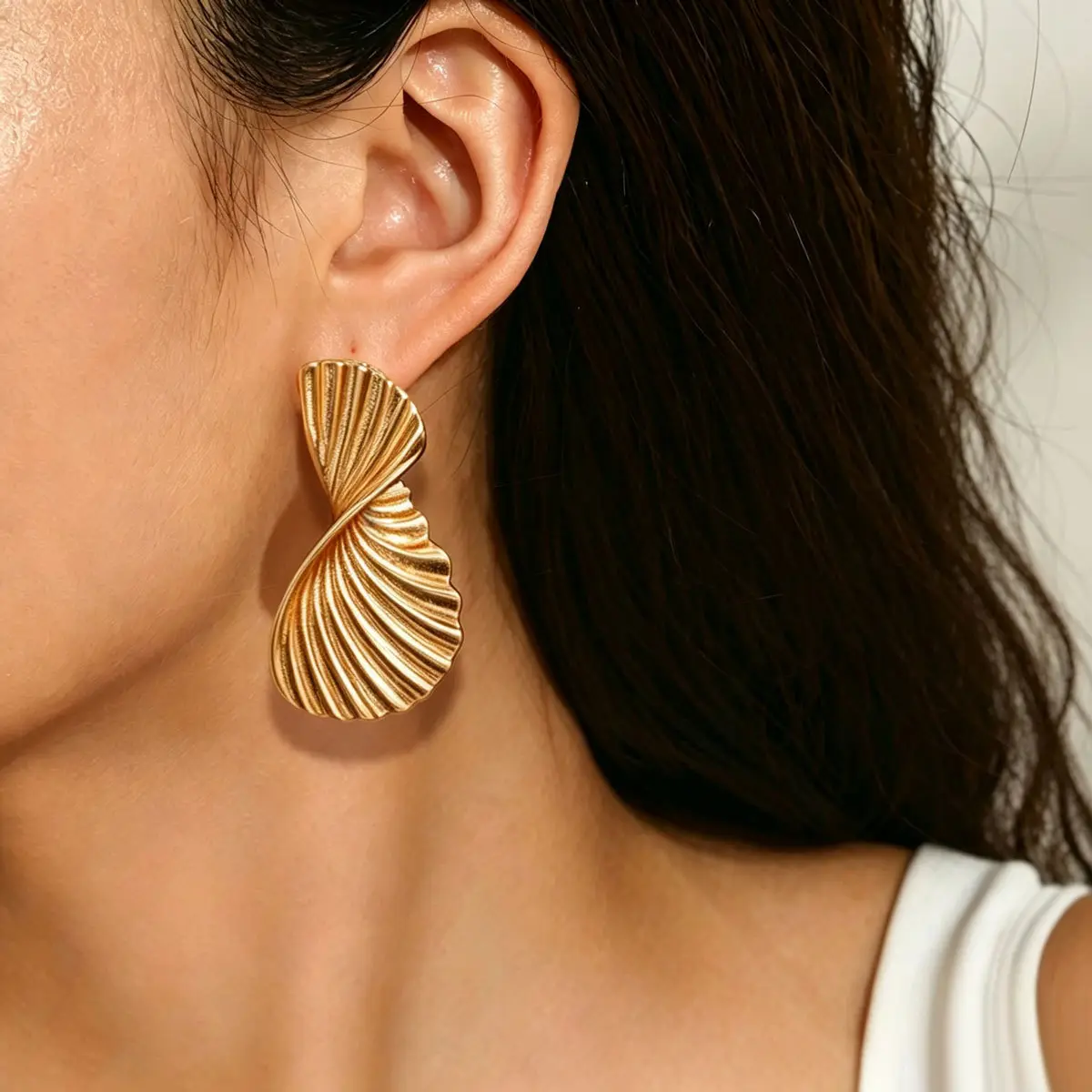 Twisted Shell Ribbed Drop Earrings, 14K Gold Plated Geometric Fan Dangle Studs, Vintage Textured Metal Statement Earrings for Women, Minimalist Luxury Commuter Jewelry