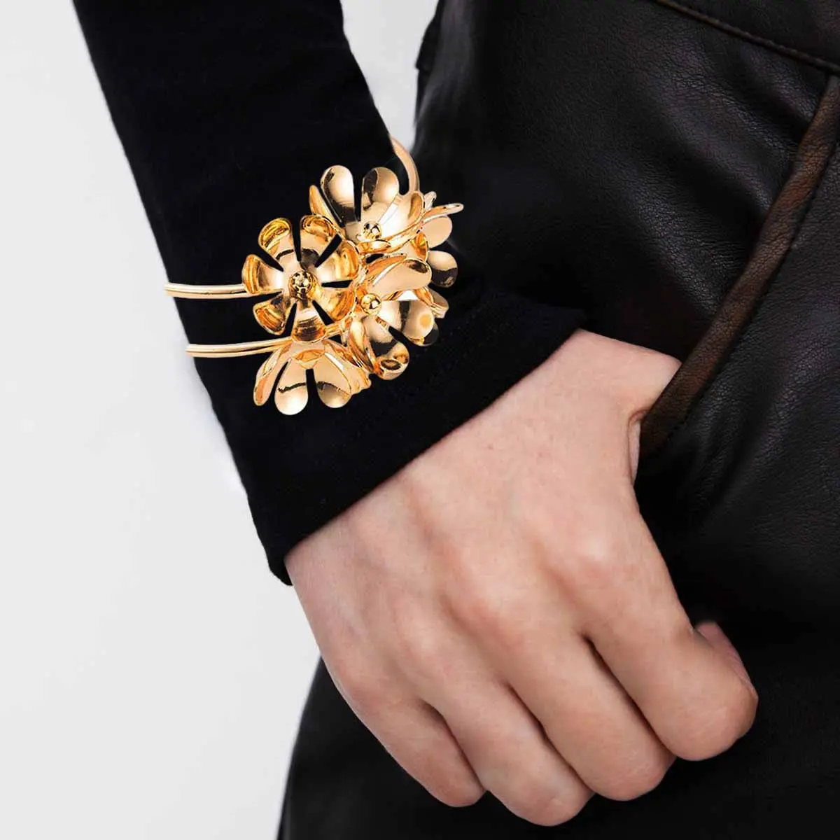 Vintage Light Luxury 3D Flower Wide Cuff Bracelet, Electroplated Zinc Alloy Anthurium Iris Leaf Open Statement Bangle Women Fashion Wrist Jewelry