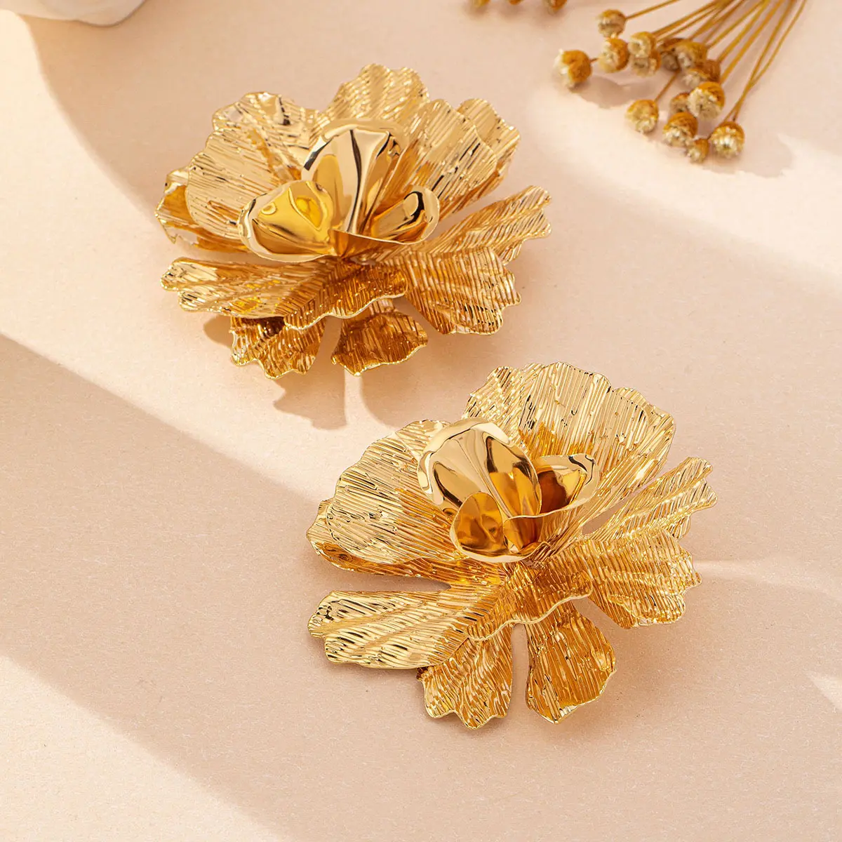 Oversized 3D Layered Metal Flower Stud Earrings, Electroplated Alloy Stainless Steel Pin Trendy Personality Street Shooting Fashion Commute Floral Ear Jewelry for Women