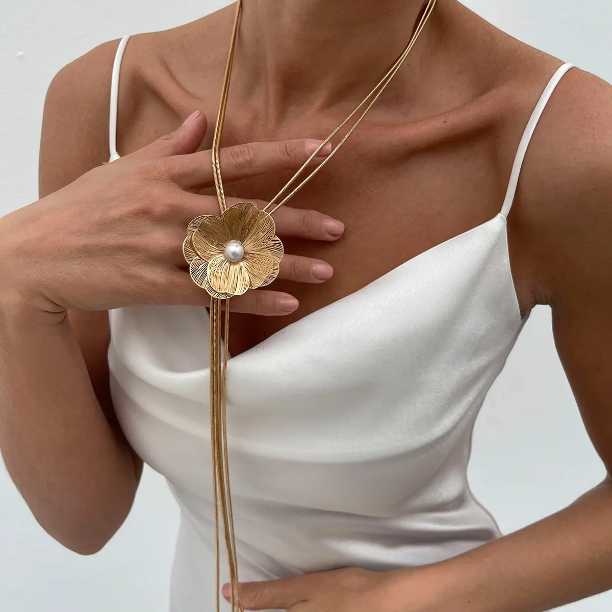 Elegant Floral Faux Pearl Slide Lariat Necklace, Electroplated Metal Snake Chain High-End Tassel Long Collarbone Jewelry for Women Fashion Commute