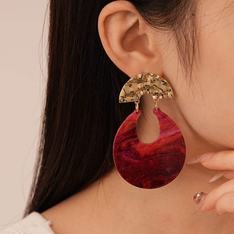 Vintage Oversized Burgundy Marbled Resin U Drop Earrings, Hammered Gold Geometric Steel Pin Bold Statement Niche High-End Ear Jewelry for Women