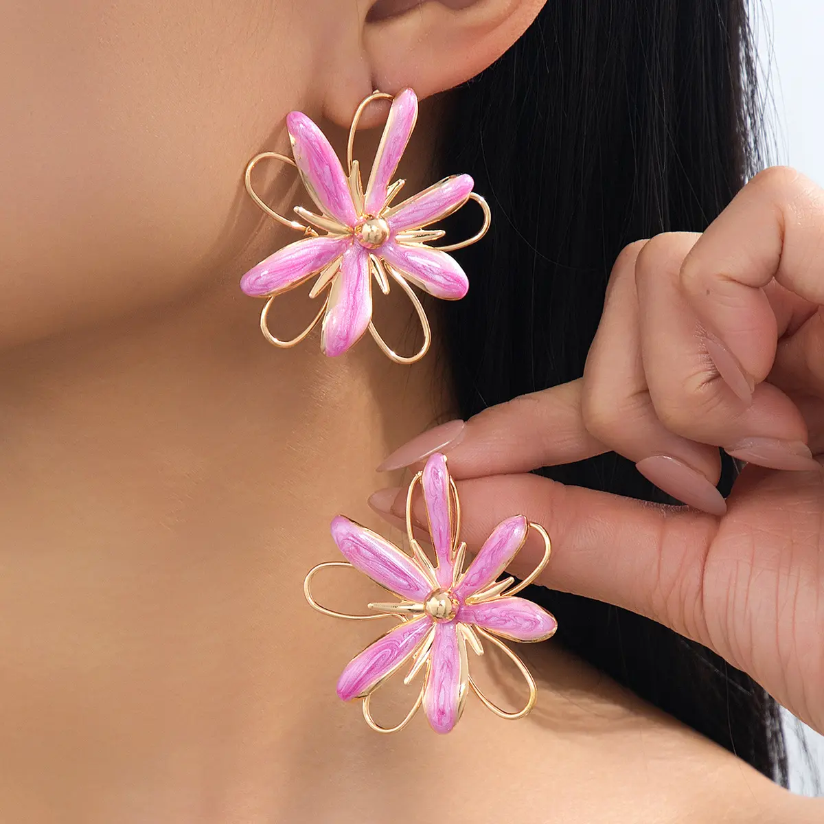 Niche Chic Hollow Enamel Flower Stud Earrings, Electroplated Iron Alloy Stainless Steel Pin Elegant Floral Statement Earrings for Women Daily Vacation Party