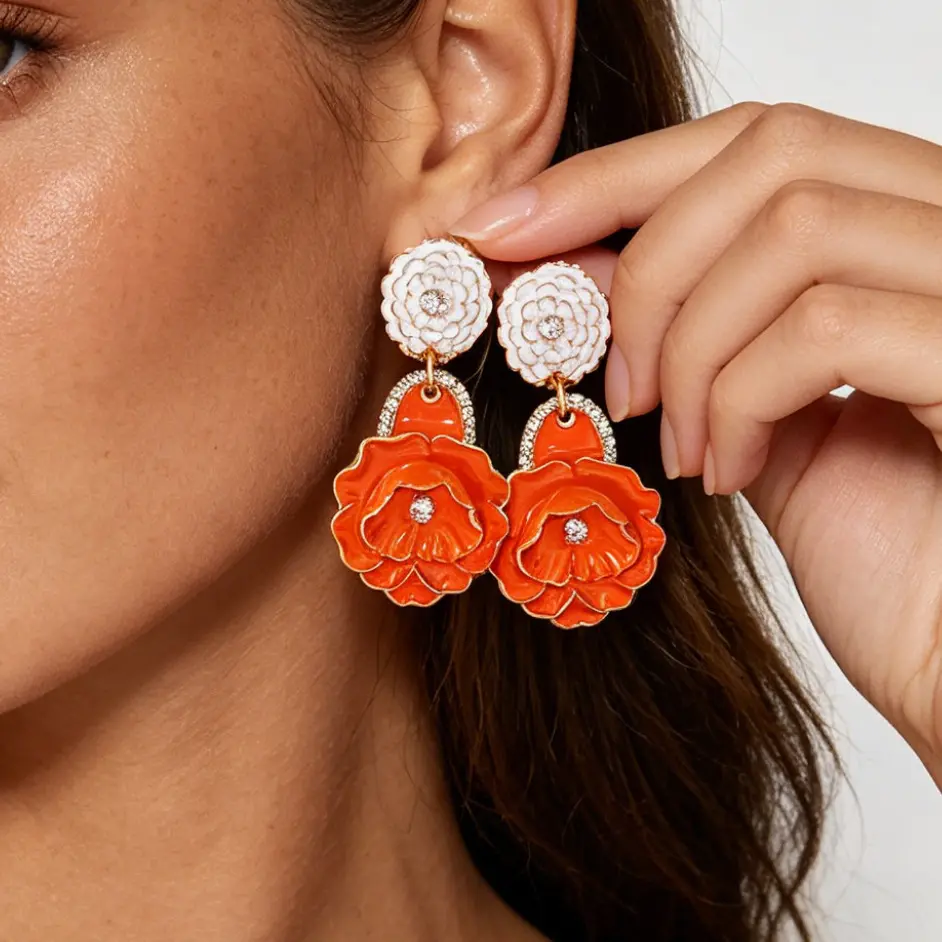 Material Performance: Solid zinc alloy flower frame, glossy uniform drip enamel coating, clear sparkling rhinestones, sturdy bend-resistant iron ear pins Structure Design: Double-layer vertical drop structure, small top flower + rhinestone link + large three-dimensional rose pendant Enamel Craft: Smooth full-color glaze filling, distinct petal contour golden metal edging, long-lasting bright color without fading Silhouette Advantage: Oversized vertical layered floral shape, visually lengthen neck lines and brighten facial makeup Wearing Comfort: Well-balanced lightweight integrated molding, no heavy dragging pressure on earlobes for all-day wear Color Selection: Five high-saturation dopamine bright tones to match all summer holiday and casual wardrobes Craftsmanship: Secure welded connecting links, firmly set rhinestones, seamless polished metal edges without burrs Wearing Structure: Dangle drop stud earrings, simple to put on and take off for daily & party styling Styling Positioning: Luxury ZA-style dopamine multi-layer enamel flower statement earrings, multi-scene beach commute party fashion ear jewelry Applicable Matching: Linen resort dresses, bikini cover-ups, silk camisoles, vintage blouses and romantic date outfits