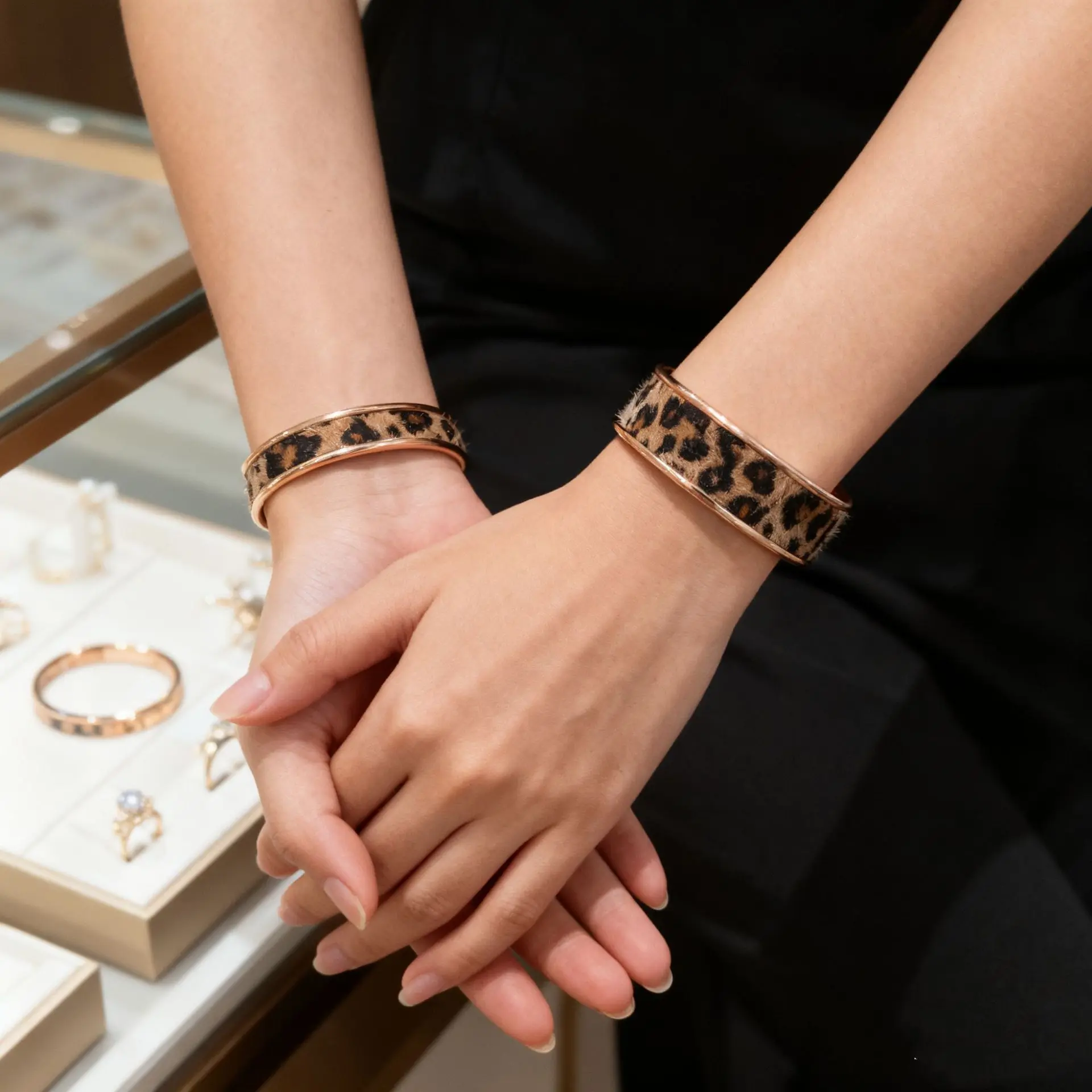Vintage Flocked Leopard Print Open Cuff Bracelet, Electroplated Alloy Minimal Western Fashion Commute Women Stackable Personality Wrist Jewelry Wholesale