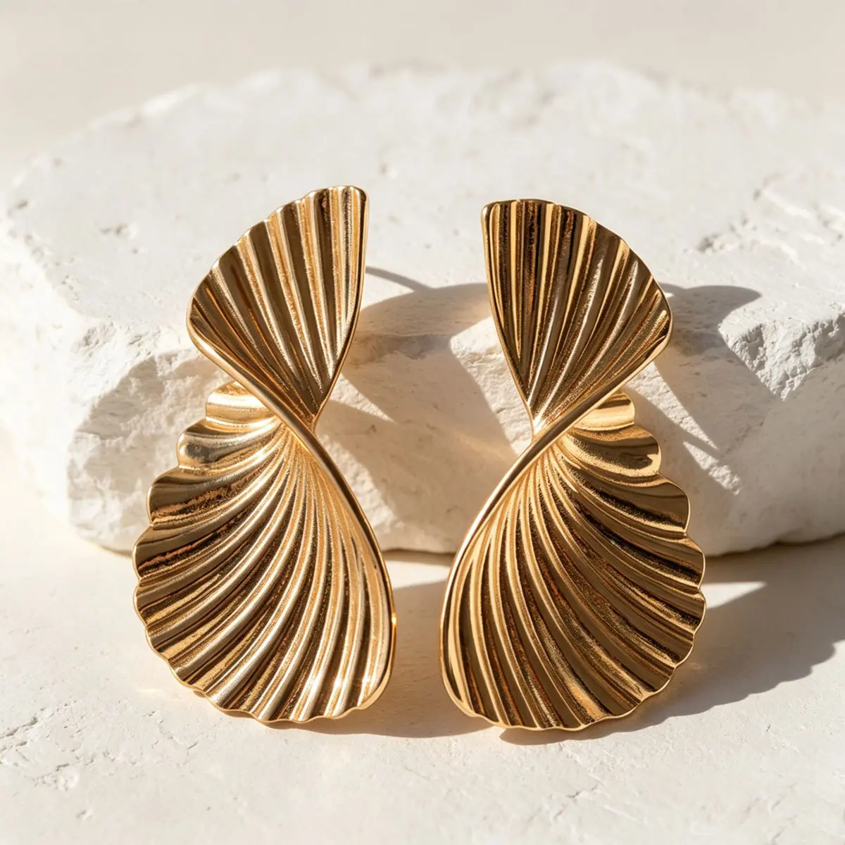 Twisted Shell Ribbed Drop Earrings, 14K Gold Plated Geometric Fan Dangle Studs, Vintage Textured Metal Statement Earrings for Women, Minimalist Luxury Commuter Jewelry