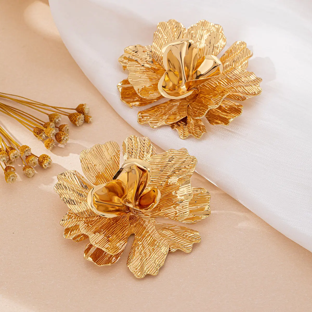 Oversized 3D Layered Metal Flower Stud Earrings, Electroplated Alloy Stainless Steel Pin Trendy Personality Street Shooting Fashion Commute Floral Ear Jewelry for Women