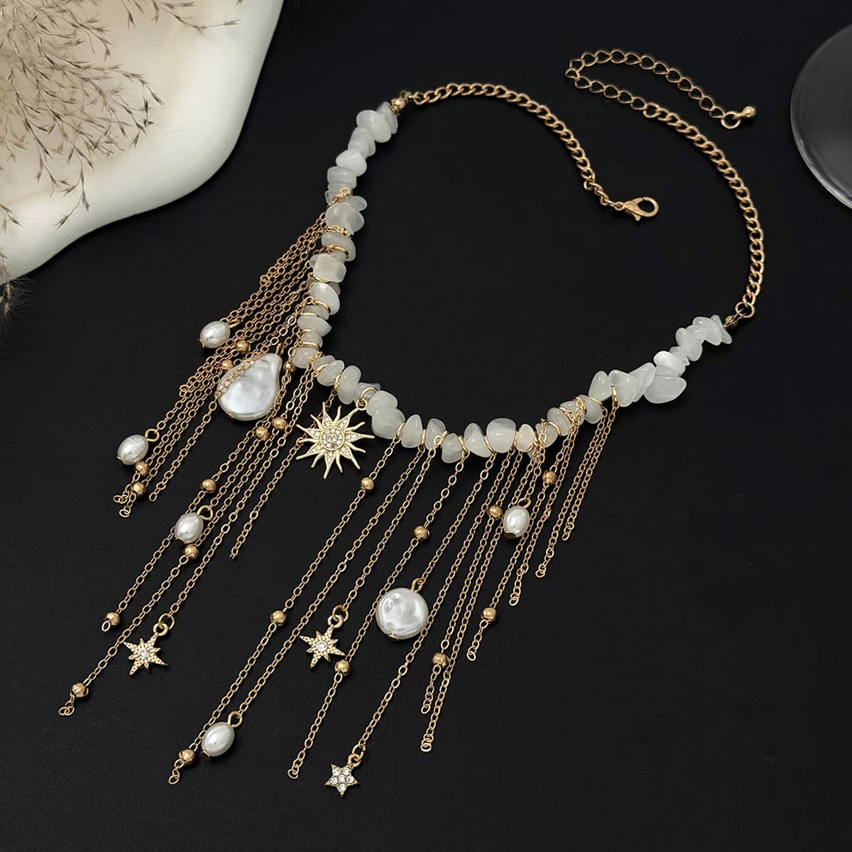 Boho Vacation Natural Shell Chip Beaded Choker Necklace, Irregular Geometric Shell Faux Pearl Tassel Fringe Collarbone Jewelry for Women