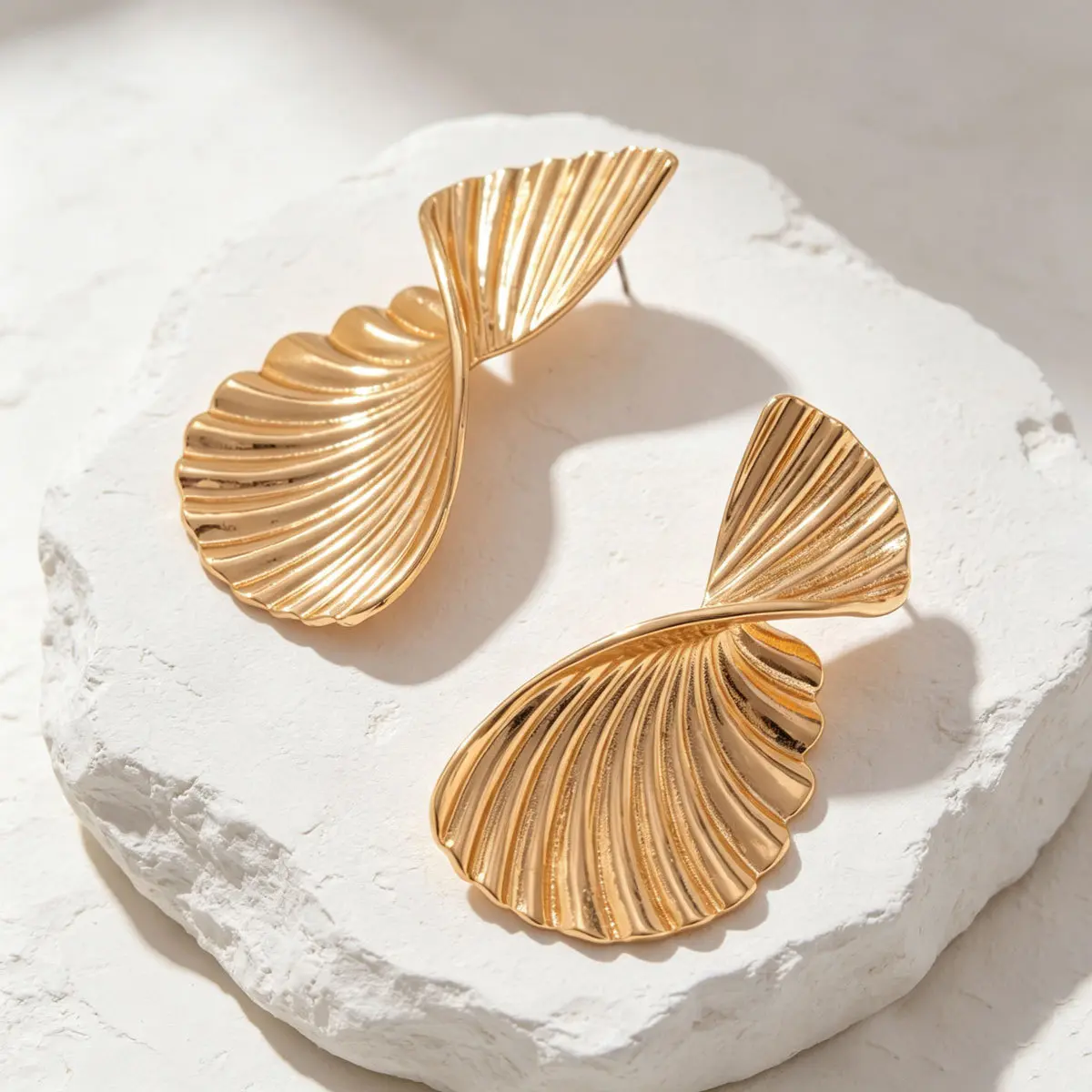 Twisted Shell Ribbed Drop Earrings, 14K Gold Plated Geometric Fan Dangle Studs, Vintage Textured Metal Statement Earrings for Women, Minimalist Luxury Commuter Jewelry