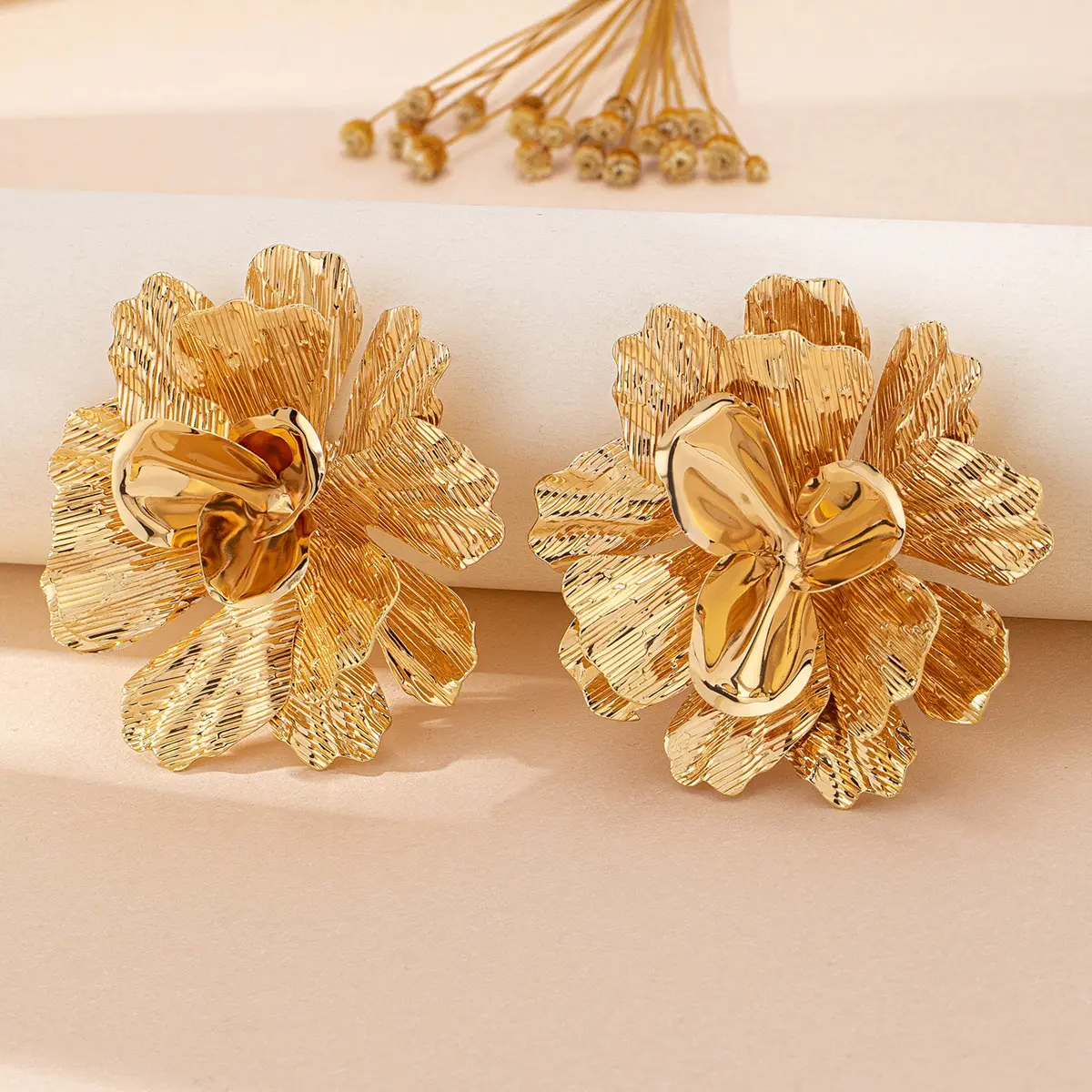 Oversized 3D Layered Metal Flower Stud Earrings, Electroplated Alloy Stainless Steel Pin Trendy Personality Street Shooting Fashion Commute Floral Ear Jewelry for Women