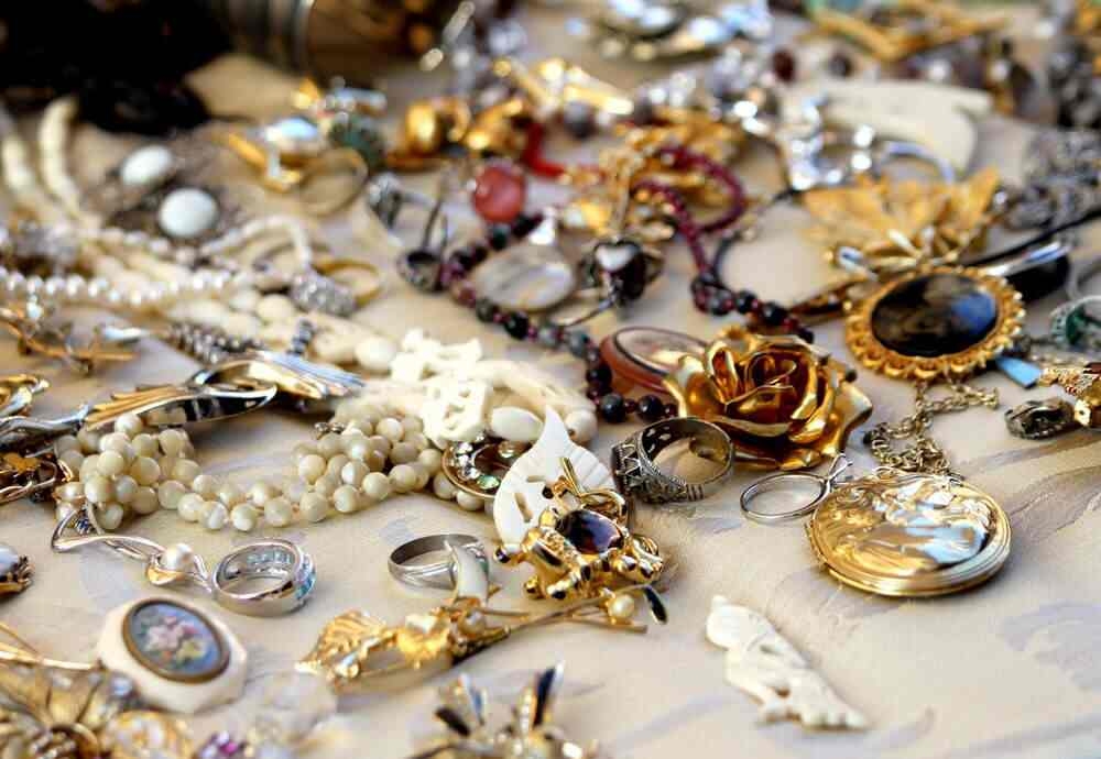 Which of OEM vs. ODM for Fashion Accessories Sourcing Strategy Fits Your Brand